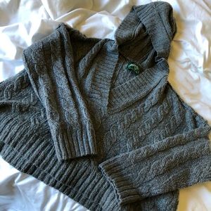 American Eagle Cropped Grey Sweater